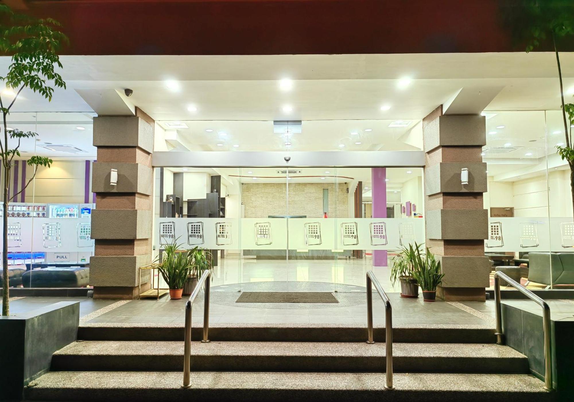 Hotel 98 Kuching Luaran gambar